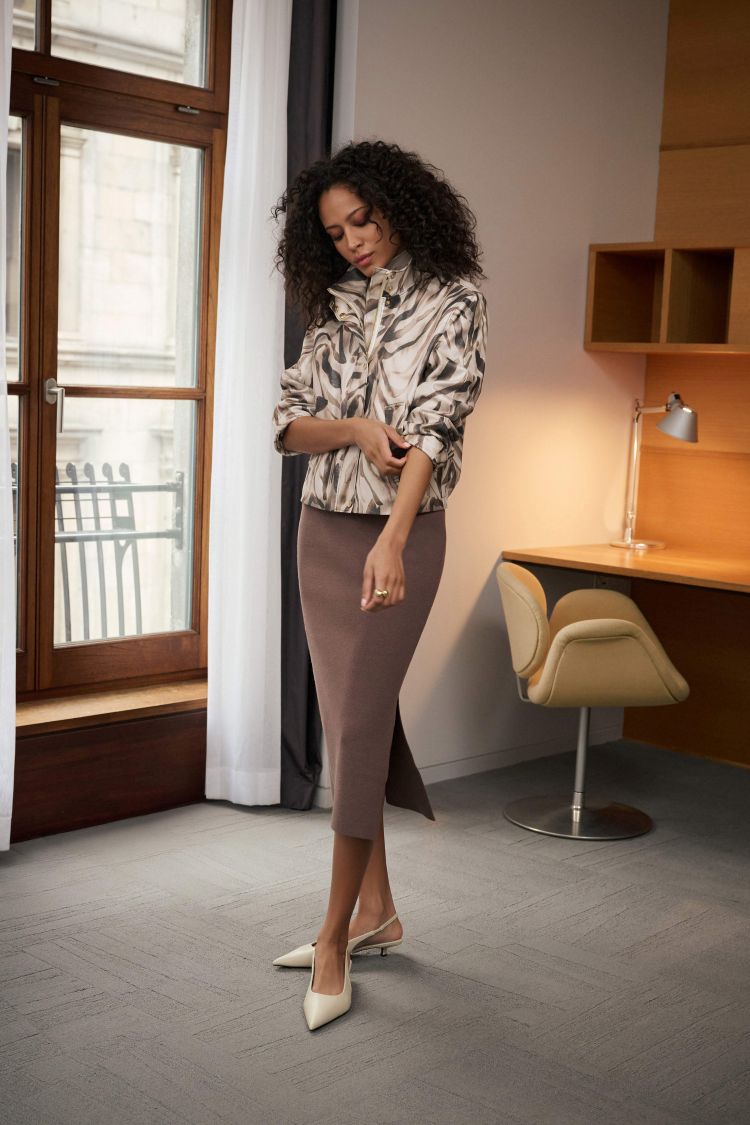 Minimalist High-rise Midi Skirt