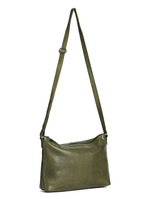 Sticks and Stones Melrose Bag  Style: 21854  Isn’t she gorgeous? The Melrose bag is the perfect example of ‘less is more’ and can be worn to any occasion. Whether it’s a cocktail party or a trip to the mall, the Melrose bag is up for it! This charming handbag features an internal zip pocket and two sleeve pockets. She’s big enough to carry everything you need but small enough to avoid endless digging into what seems to be the Bermuda triangle!