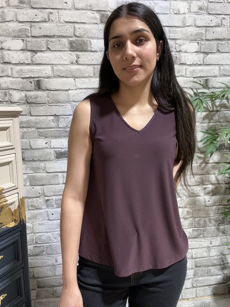 Sleeveless Scoop Neck Pullover