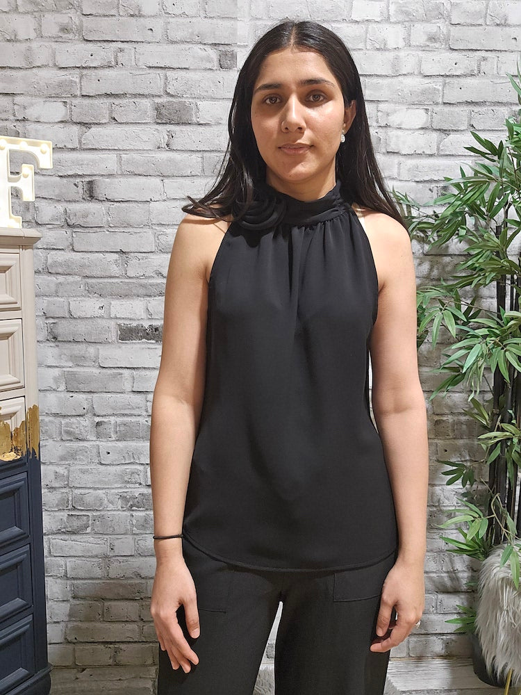 Chic Sleeveless Halter Pullover