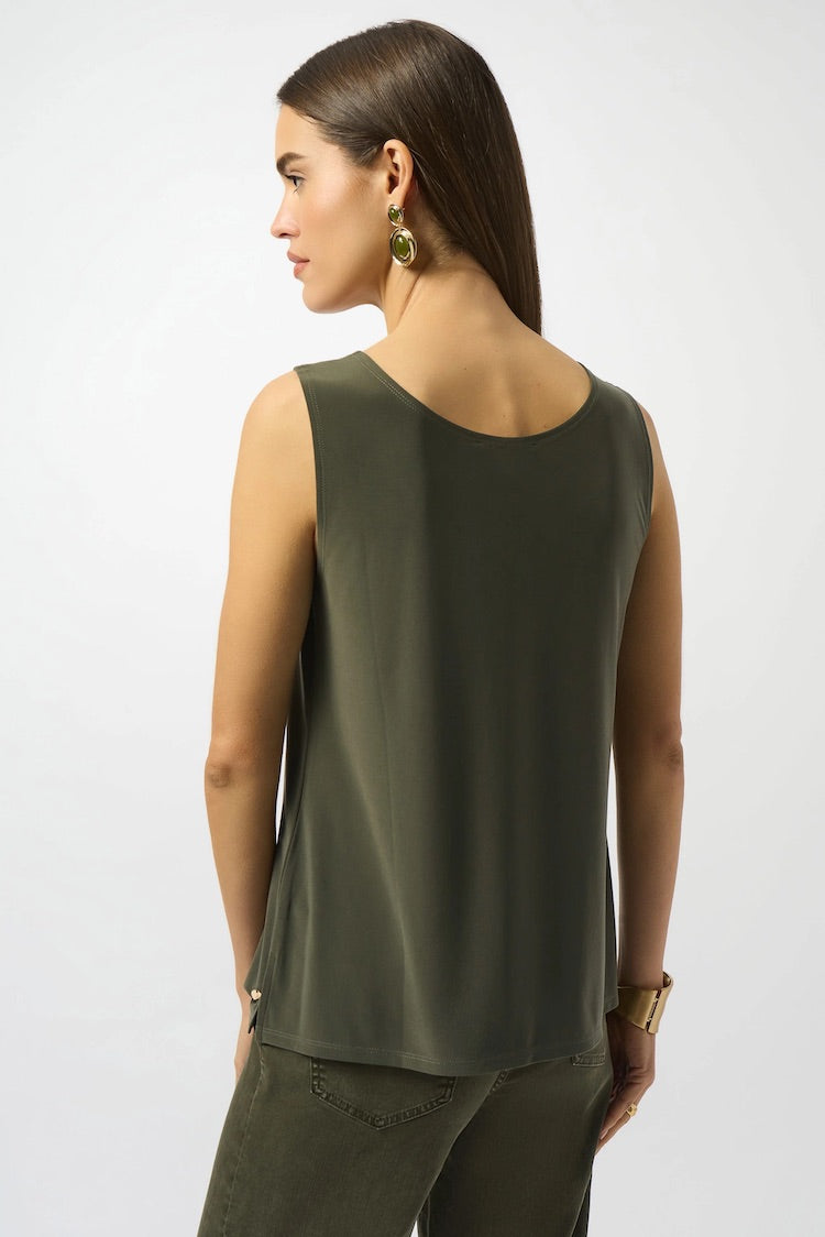 Sleeveless Scoop Neck Pullover