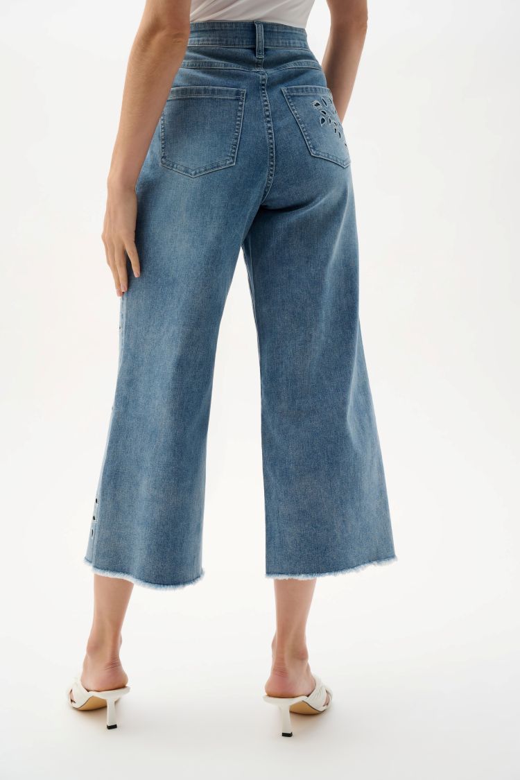 Embroidered Floral Cropped Jeans