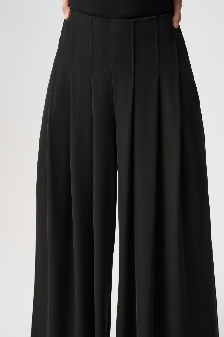 Wide Leg Pleated Trousers