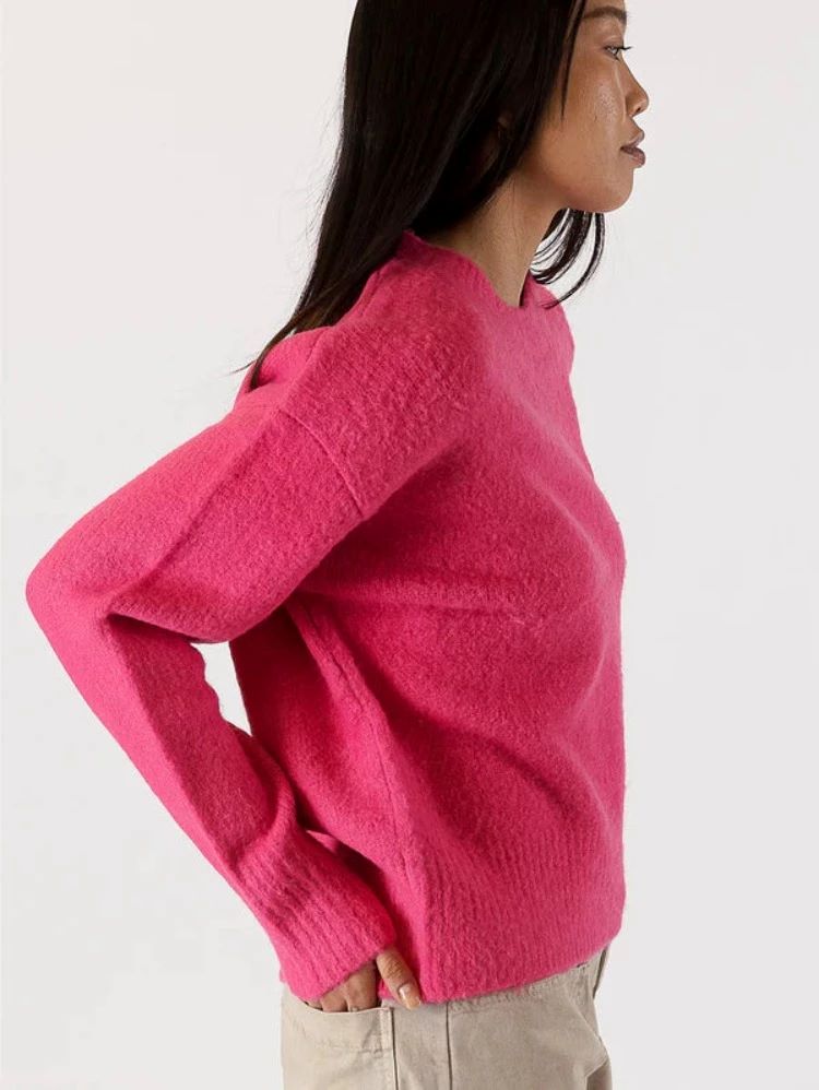 Lyla & Luxe Style: AJAX-F23 dark pink, crew neck sweater, side view