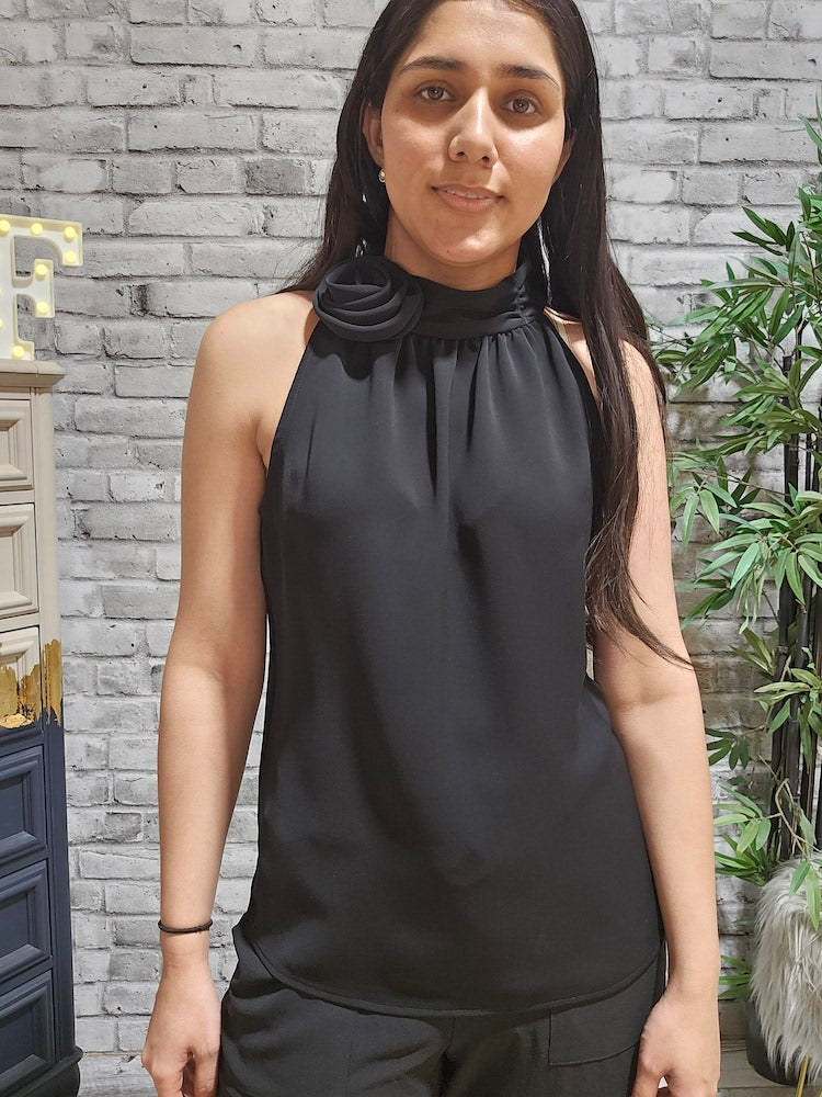 Chic Sleeveless Halter Pullover