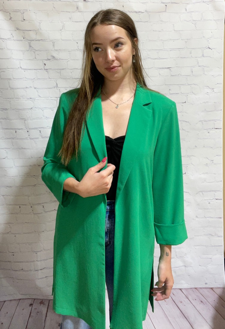 This Joseph Ribkoff blazer is crafted from an eggshell fabric and boasts a notched collar, three-quarter length sleeves with cuffs, and a side slit. Its lightweight composition and relaxed fit make for an optimal layering piece, capable of being dressed up or down for any occasion.