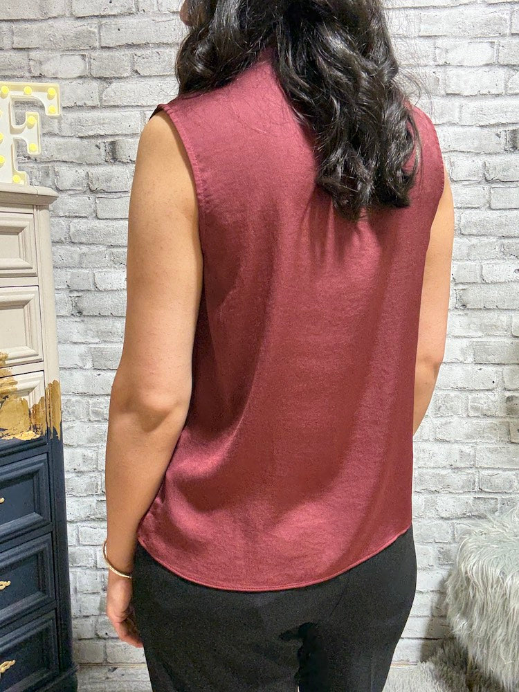Chic Sleeveless V-neck Pullover