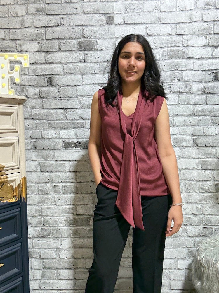 Chic Sleeveless V-neck Pullover