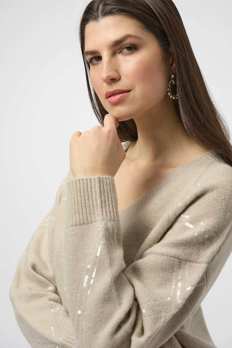 V-neck Chic Pullover