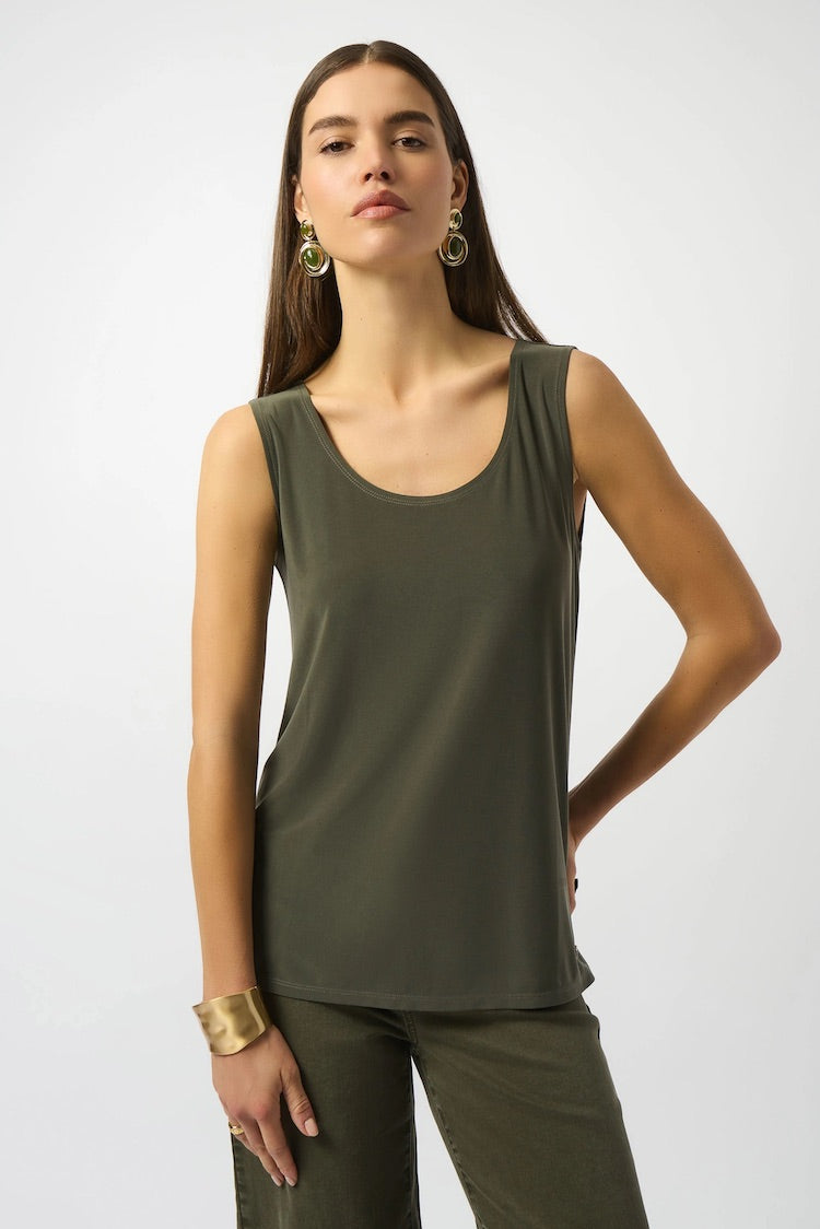 Sleeveless Scoop Neck Pullover
