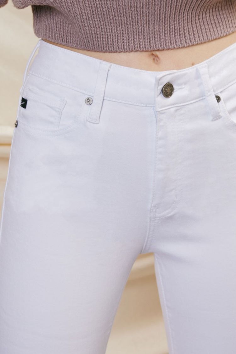 Kancan Style: KC6009WT alabaster high-rise white skinny jeans front close up