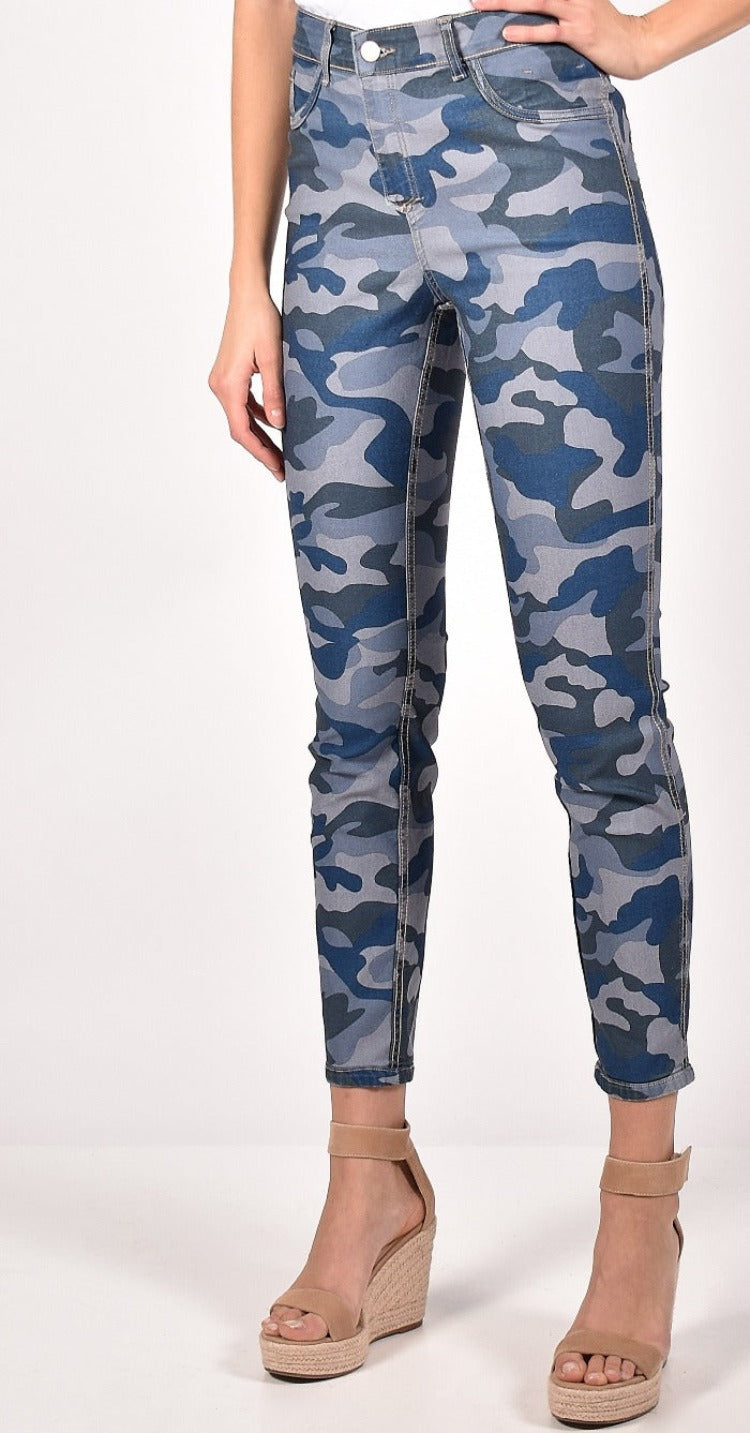 Frank Lyman Camo Reversible Jean  Frank Lyman's Camo Reversible Jeans are like having two pairs of pants in one! On one side is a cool, classic faded denim, while on the other is a frisky camo print. Wear these skinny jeans whichever way your mood takes you.