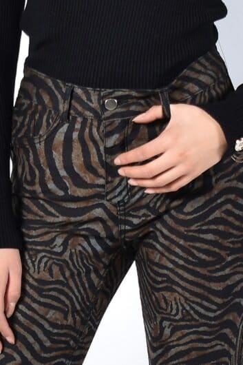 Frank Lyman Reversible Zebra Print Pant  So fierce! We can't get enough of these Zebra Print Pants from Frank Lyman! One side features a classic, solid black with faux front pockets. The other showcases a daring zebra print design, perfect for making a statement. Proudly designed in Canada.