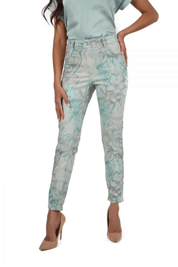Frank Lyman Reversible Jeans  Step into Spring with these Reversible Jeans from Frank Lyman. These lovely jeans feature two designs - a striking floral print on one side and a solid teal on the other. Finished with a front faux-pocket design, functional back pockets and belt loops. 