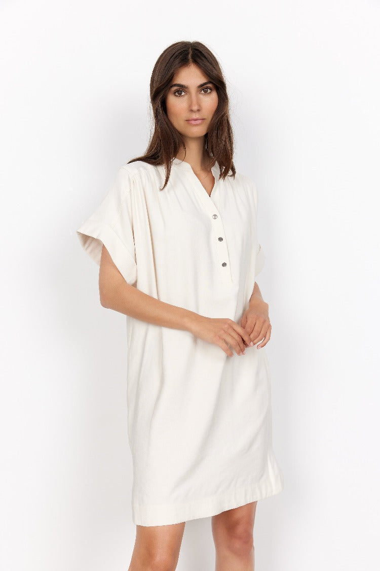 Soya Concept Kikki Tunic  a voluminous shirt-dress made of viscose and polyester. The dress has a splitneck with button details and short sleeves. Style it with a pair of loafers to spice up the outfit.   - 92% Viscose, 8% Polyester - 30°C Wash, Do not bleach, Do not tumble dry, Iron at low temperature For best fit please refer to this size guide.  Style: SC-KIKKI 2 TUNIC 40015