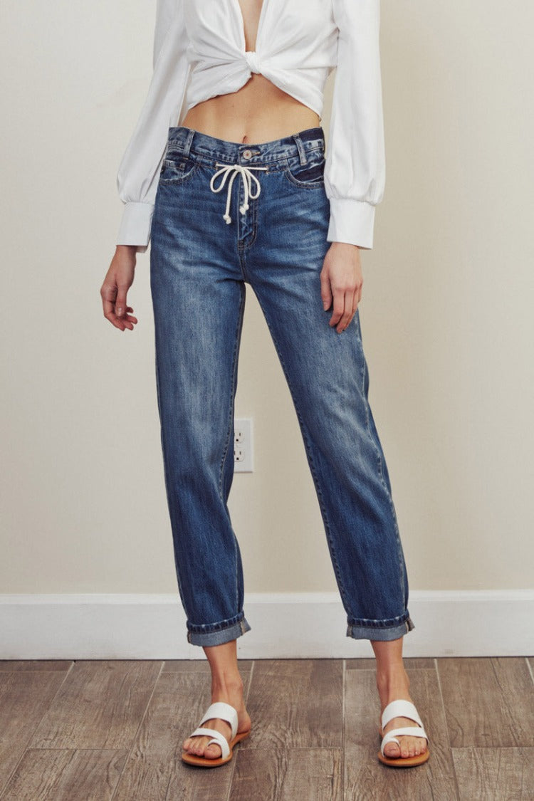 These Kancan Dahlia Ultra High Rise Slouch Fit Jeans cinch and accentuate your waist with a drawstring and feature a folded hem and 5-pocket design with single button front closure and a zip fly.