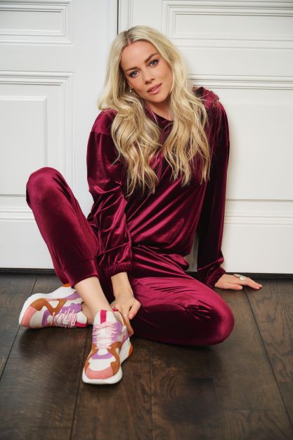 Esqualo Velour Joggers  These Esqualo Velour Joggers are so soft, you won't want to take them off! These luxurious lounge pants feature a drawstring waist, slanted side pockets and banded ankles.