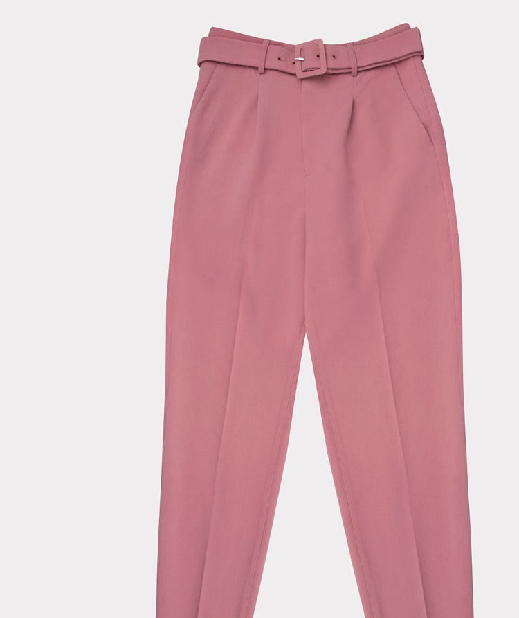 The EsQualo Belted Trouser has delightful features with its high waist, side pockets, faux back pockets and matching belt.  Combine these trousers with a blazer to complete your look.  Also a great casual choice to wear with a T-shirt and cardigan.