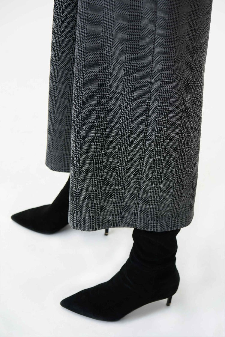 Wide leg pants like these Cropped Pants from Joseph Ribkoff are a timeless, comfortable choice for your busy workday and beyond. These are cut in a classic plaid print and have a pull-on, high-rise design with a shorter length that's perfect for showing off your boots. 