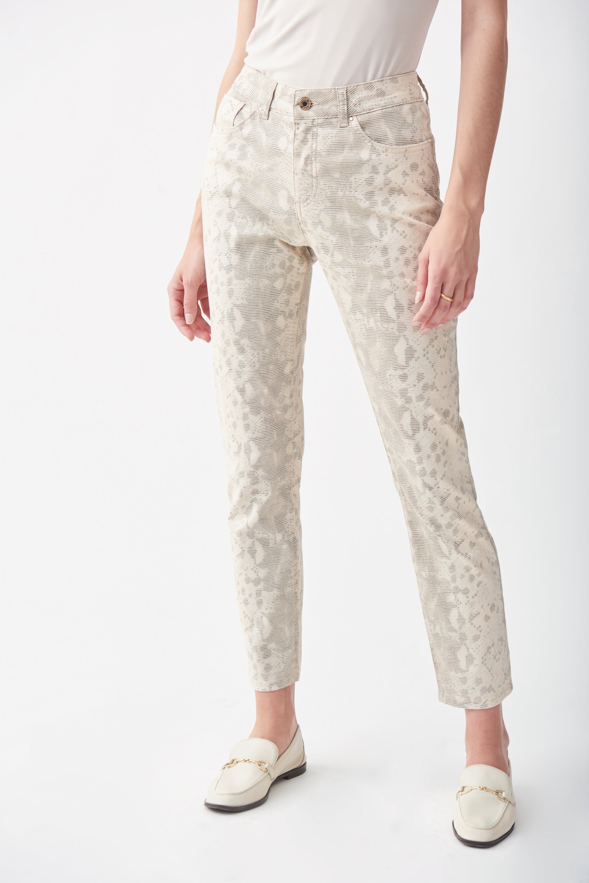 Embrace your wild side with these Joseph Ribkoff Print Jeans. These are designed to resemble snakeskin and come in the classic, slim, 5-pocket, high rise cut you know and love from Ribkoff denim.